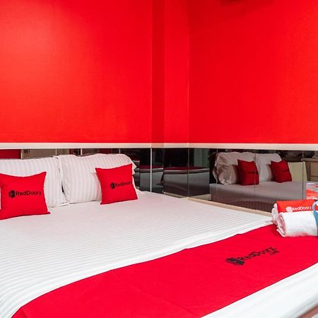 Reddoorz Plus Near Chadstone Mall Bekasi Exteriör bild