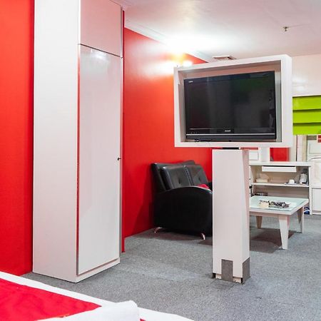 Reddoorz Plus Near Chadstone Mall Bekasi Exteriör bild
