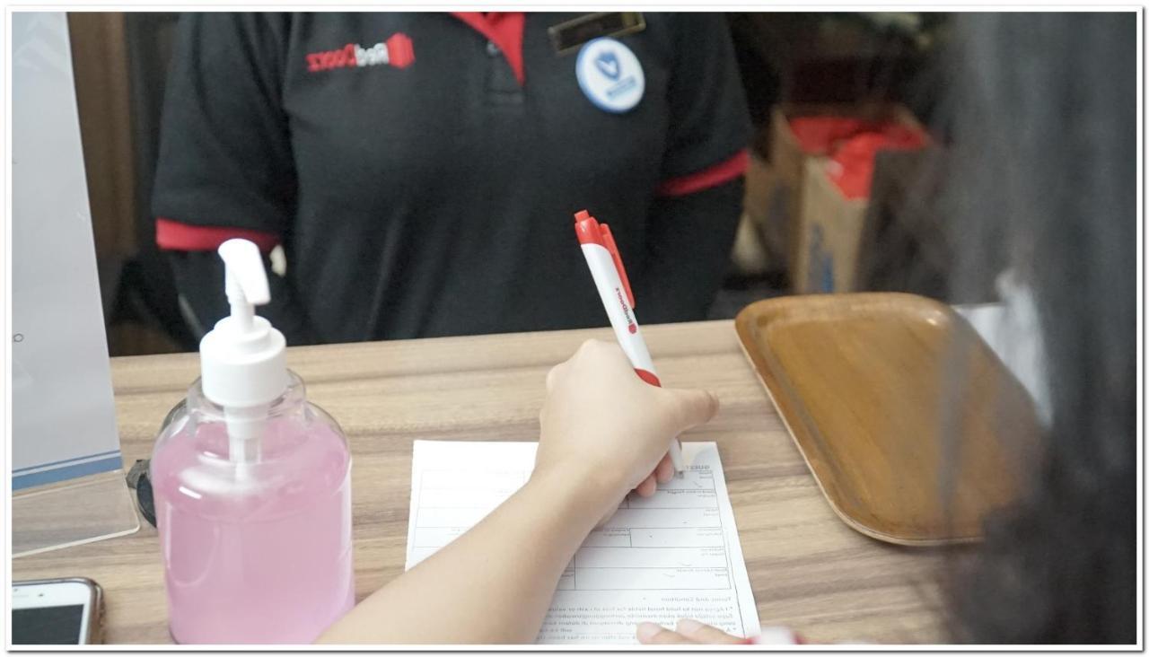 Reddoorz Plus Near Chadstone Mall Bekasi Exteriör bild
