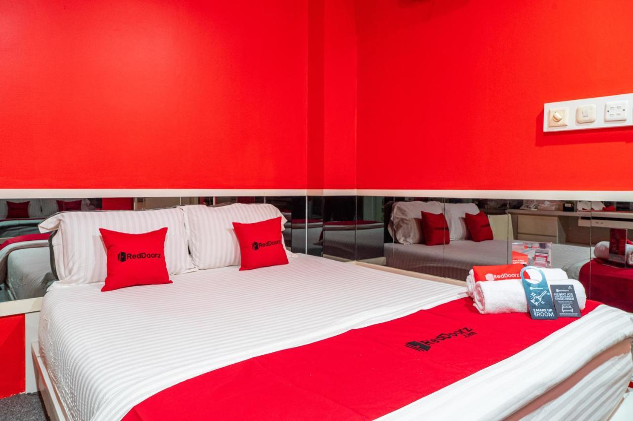 Reddoorz Plus Near Chadstone Mall Bekasi Exteriör bild