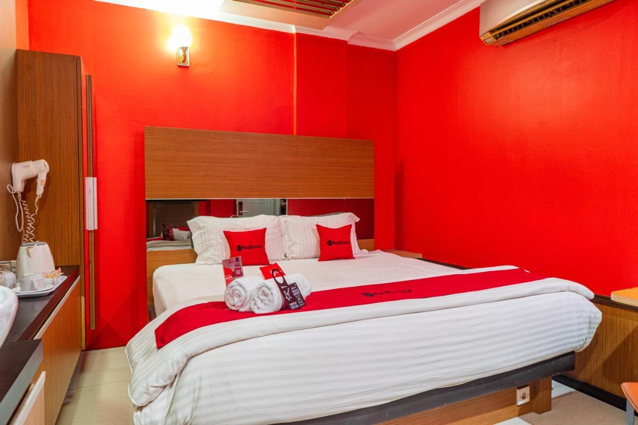 Reddoorz Plus Near Chadstone Mall Bekasi Exteriör bild