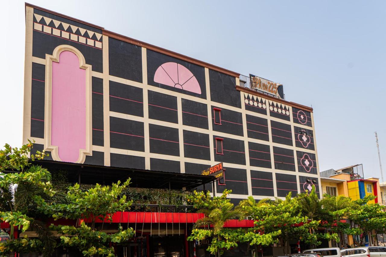 Reddoorz Plus Near Chadstone Mall Bekasi Exteriör bild