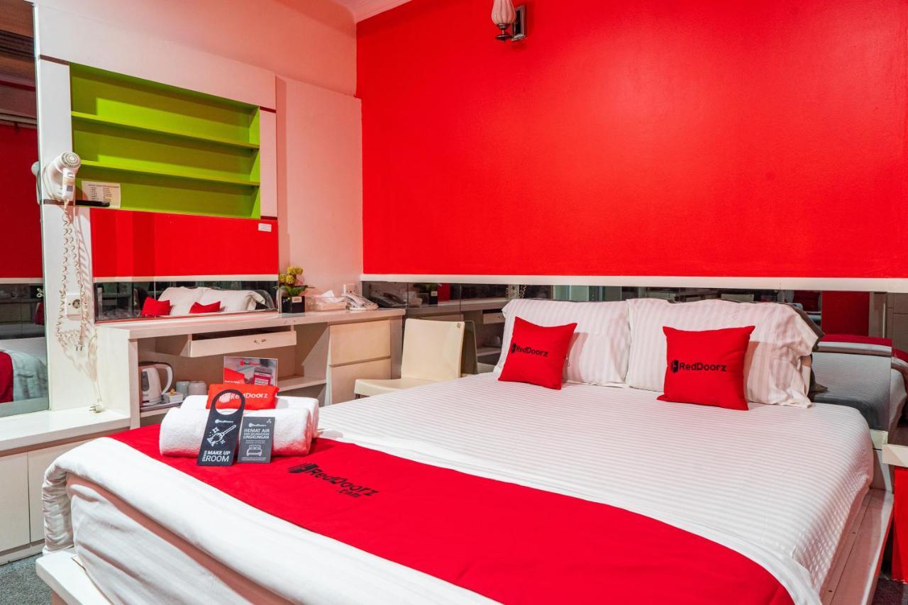 Reddoorz Plus Near Chadstone Mall Bekasi Exteriör bild