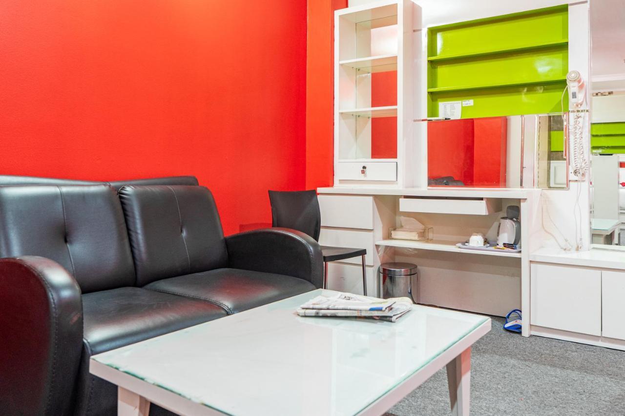 Reddoorz Plus Near Chadstone Mall Bekasi Exteriör bild