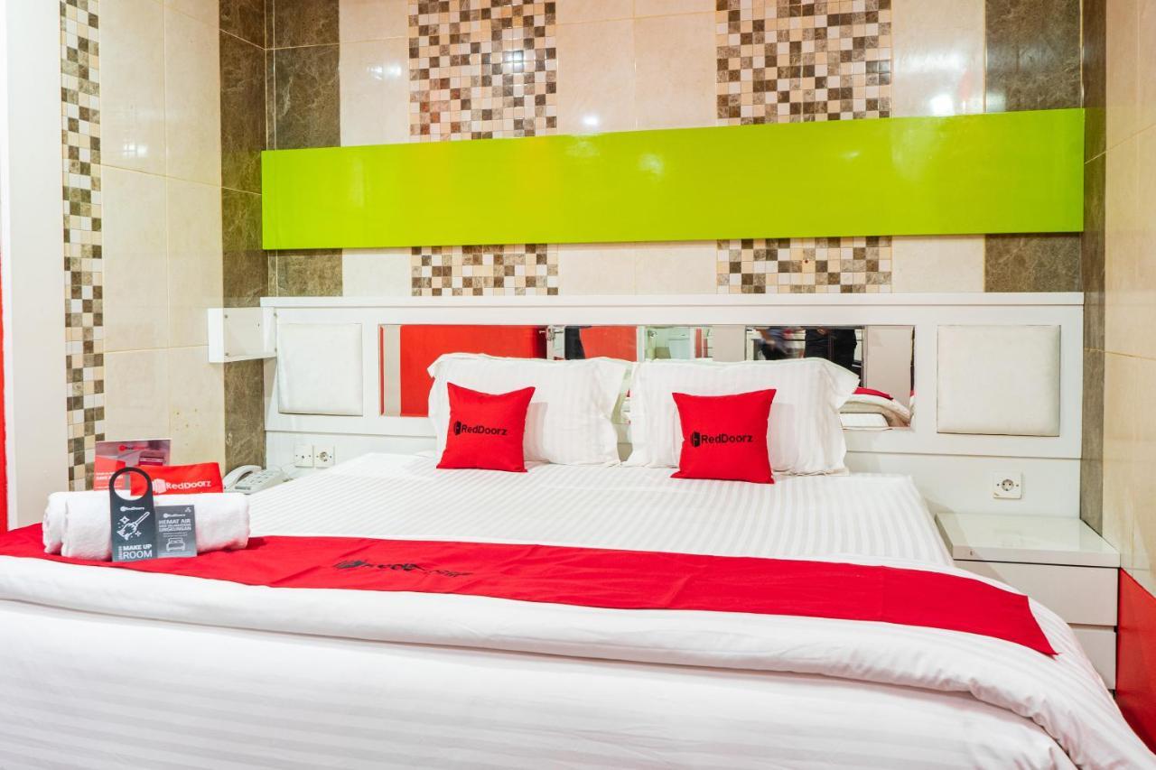 Reddoorz Plus Near Chadstone Mall Bekasi Exteriör bild