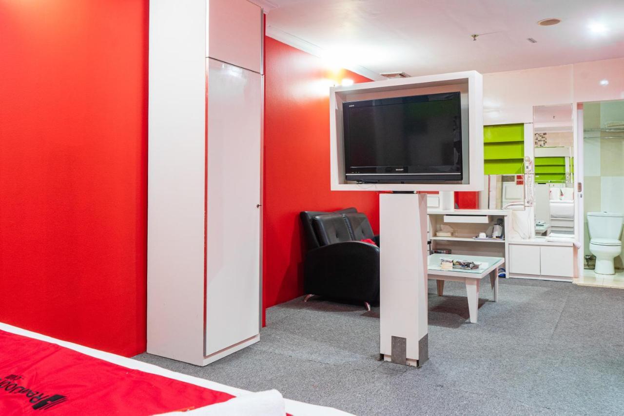 Reddoorz Plus Near Chadstone Mall Bekasi Exteriör bild