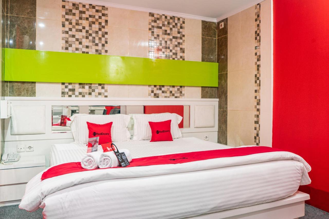 Reddoorz Plus Near Chadstone Mall Bekasi Exteriör bild